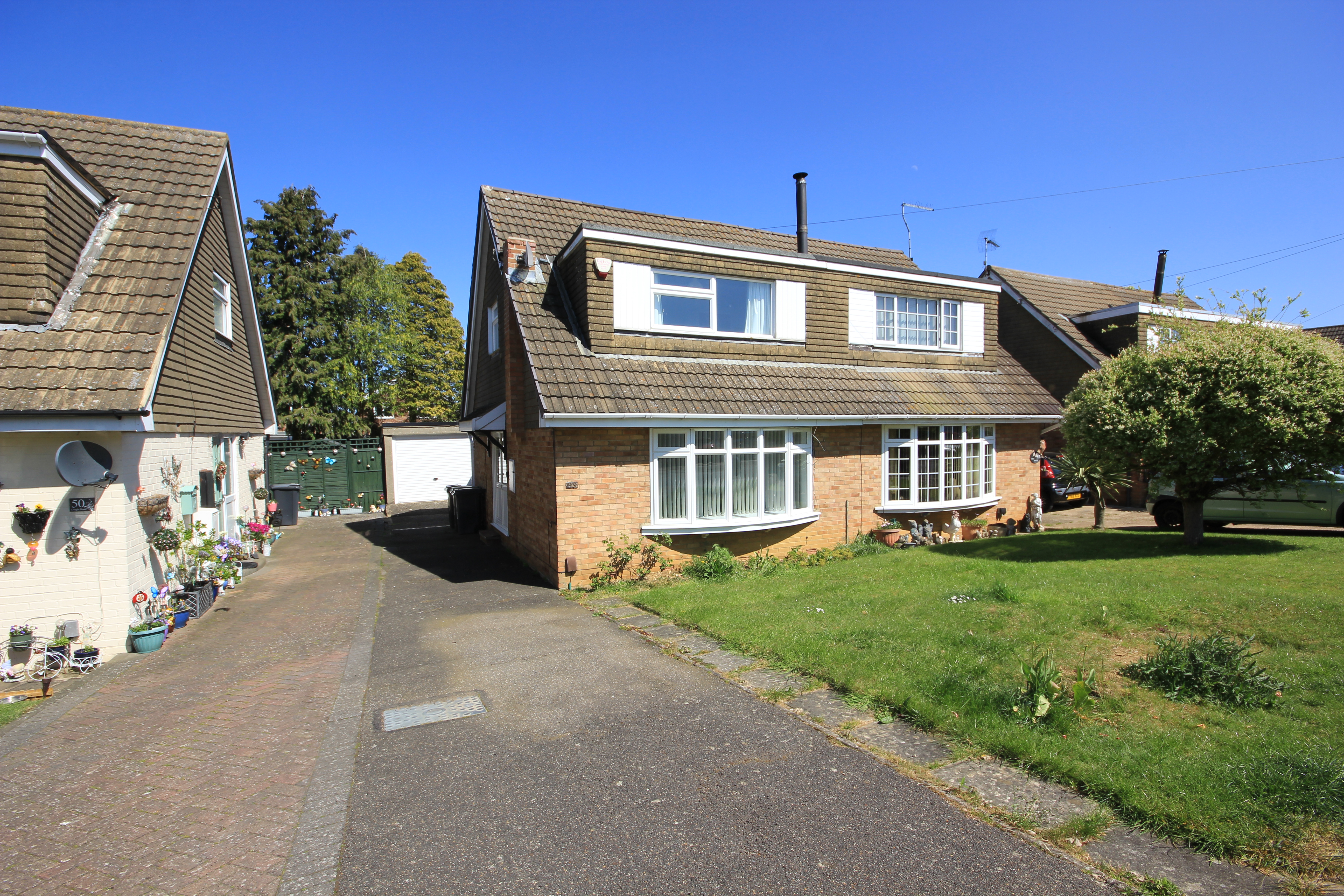 48 Dingle Road, Rushden - Detached Chalet-Style Property image 4